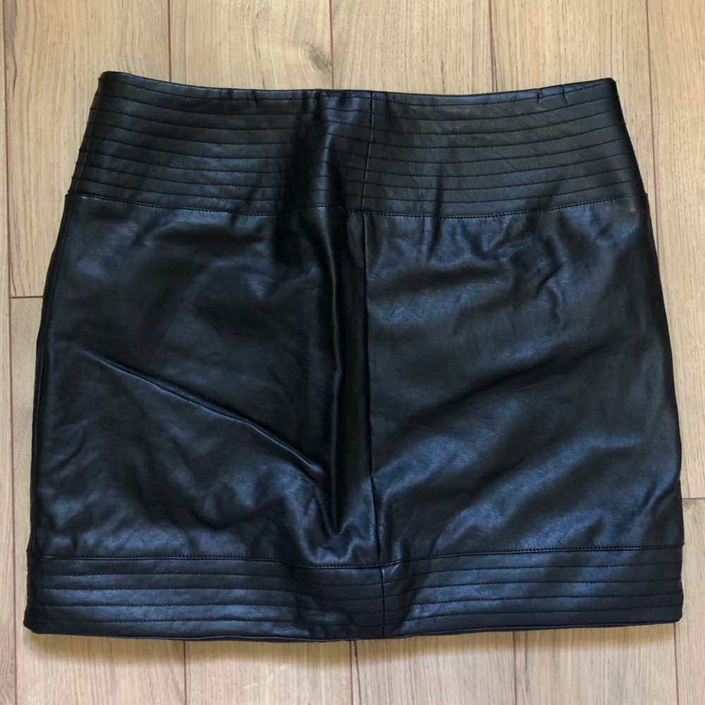 Women’s Jack by BB Dakota Black Ribbed Mini Pencil Skirt size 2 - Picture 5 of 12